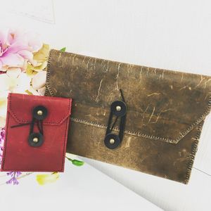 尾里雄介がおすすめする【港　MINATO】の蝋引きブックカバー&書類ケース